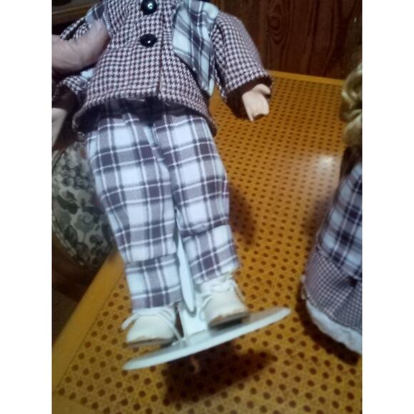 Vtg Cathay Collection Porcelain Boy & Girl Dolls Kissing W/ Stands Maroon Plaid - Picture 9 of 14